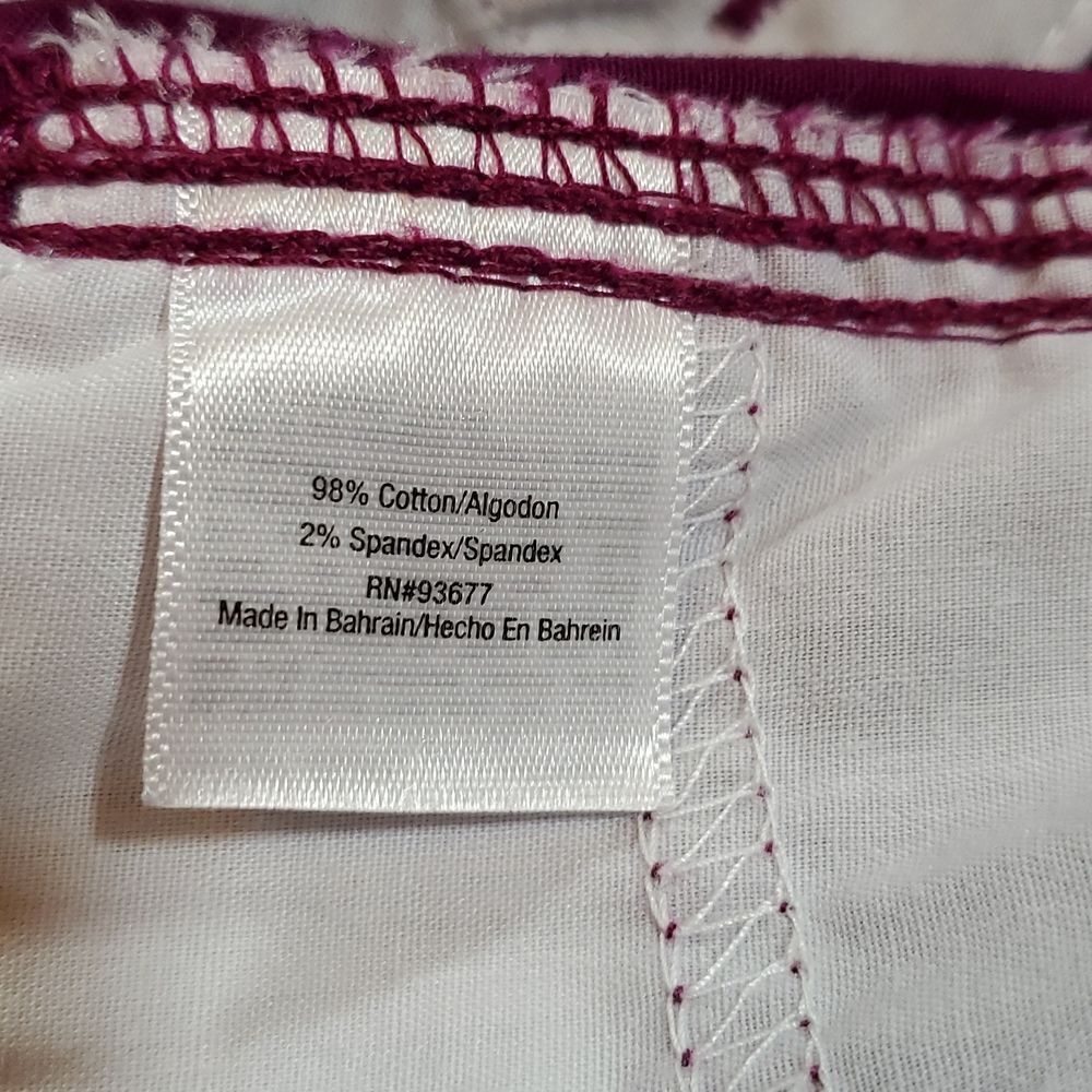 ☔️🔺️St. John's Bay Raspberry Shorts Size 6 - Picture 7 of 8